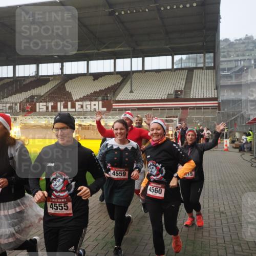 07.12.2025 - St. Pauli X-Mass-Run No. 15 Fabian Wolf http://msf.ph/oto/9371019 07.12.2025 10:05:42 Ziel 2, 3, 54, 123, 363, 385, 512, 945, 1215, 1222, 1789, 1791, 3231, 4195, 4552, 4555, 4559, 4560 meine-sportfotos.de