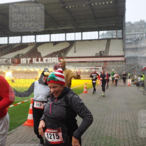 07.12.2025 - St. Pauli X-Mass-Run No. 15 Fabian Wolf http://msf.ph/oto/9371032 07.12.2025 10:05:43 Ziel 2, 3, 54, 123, 363, 385, 512, 945, 1215, 1222, 1789, 1791, 3231, 4194, 4195, 4552, 4555, 4559, 4560 meine-sportfotos.de
