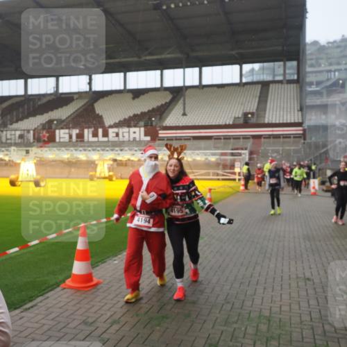 07.12.2025 - St. Pauli X-Mass-Run No. 15 Fabian Wolf http://msf.ph/oto/9371088 07.12.2025 10:05:54 Ziel 2, 3, 54, 123, 363, 424, 512, 676, 805, 834, 1789, 1791, 2756, 2757, 3857, 3877, 4194, 4195 meine-sportfotos.de