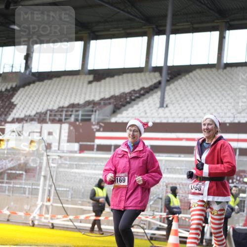 07.12.2025 - St. Pauli X-Mass-Run No. 15 Patografie http://msf.ph/oto/9371089 07.12.2025 11:39:57 Ziel 1168, 1169, 1533, 1838, 1843, 2031, 2561 meine-sportfotos.de