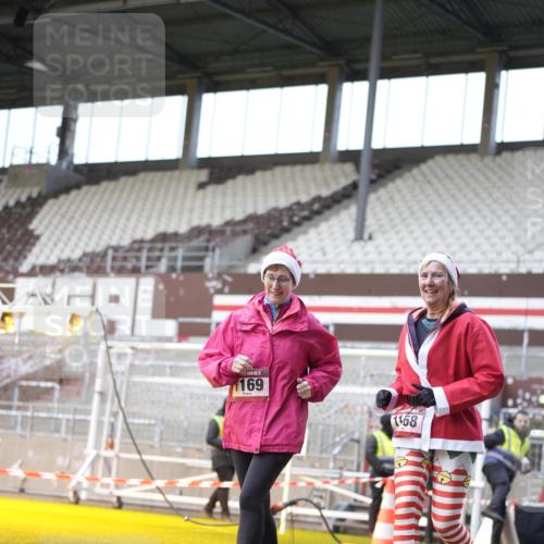 07.12.2025 - St. Pauli X-Mass-Run No. 15 Patografie http://msf.ph/oto/9371091 07.12.2025 11:39:58 Ziel 1168, 1169, 1533, 1838, 1843, 2031, 2561 meine-sportfotos.de