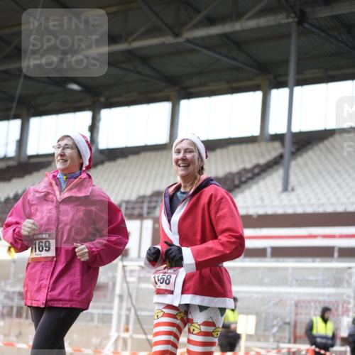 07.12.2025 - St. Pauli X-Mass-Run No. 15 Patografie http://msf.ph/oto/9371094 07.12.2025 11:39:58 Ziel 1168, 1169, 1533, 1838, 1843, 2031, 2561 meine-sportfotos.de