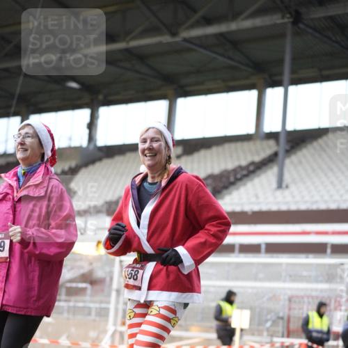07.12.2025 - St. Pauli X-Mass-Run No. 15 Patografie http://msf.ph/oto/9371096 07.12.2025 11:39:59 Ziel 1168, 1169, 1533, 1838, 1843, 2031, 2561 meine-sportfotos.de