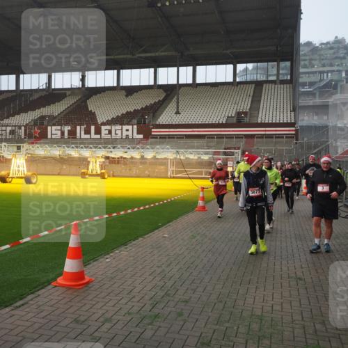 07.12.2025 - St. Pauli X-Mass-Run No. 15 Fabian Wolf http://msf.ph/oto/9371097 07.12.2025 10:05:58 Ziel 2, 3, 54, 180, 424, 468, 676, 805, 834, 1788, 1789, 1791, 2756, 2757, 3172, 3812, 3814, 3857, 3859, 3877, 4194, 4195, 4235, 4236, 4237 meine-sportfotos.de
