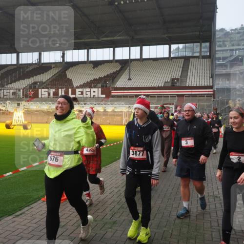 07.12.2025 - St. Pauli X-Mass-Run No. 15 Fabian Wolf http://msf.ph/oto/9371099 07.12.2025 10:06:00 Ziel 2, 3, 148, 180, 424, 468, 676, 805, 834, 1788, 1789, 1791, 2756, 2757, 3093, 3172, 3196, 3812, 3814, 3857, 3859, 3877, 4194, 4195, 4235, 4236, 4237, 4246, 4251 meine-sportfotos.de