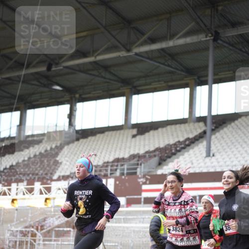 07.12.2025 - St. Pauli X-Mass-Run No. 15 Patografie http://msf.ph/oto/9371102 07.12.2025 11:40:19 Ziel 1756, 2144, 2713, 3554, 3824, 3825, 3850 meine-sportfotos.de