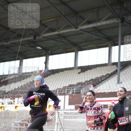 07.12.2025 - St. Pauli X-Mass-Run No. 15 Patografie http://msf.ph/oto/9371104 07.12.2025 11:40:19 Ziel 1756, 2144, 2713, 3554, 3824, 3825, 3850 meine-sportfotos.de