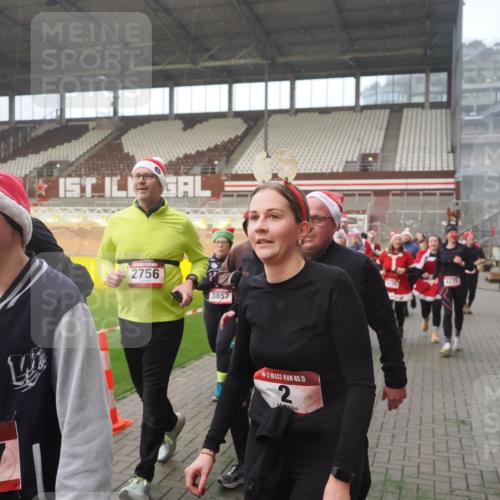 07.12.2025 - St. Pauli X-Mass-Run No. 15 Fabian Wolf http://msf.ph/oto/9371107 07.12.2025 10:06:02 Ziel 148, 180, 424, 468, 676, 805, 834, 1788, 1791, 2756, 2757, 2894, 2968, 3093, 3172, 3196, 3812, 3814, 3857, 3859, 3877, 4194, 4235, 4236, 4237, 4246, 4251 meine-sportfotos.de