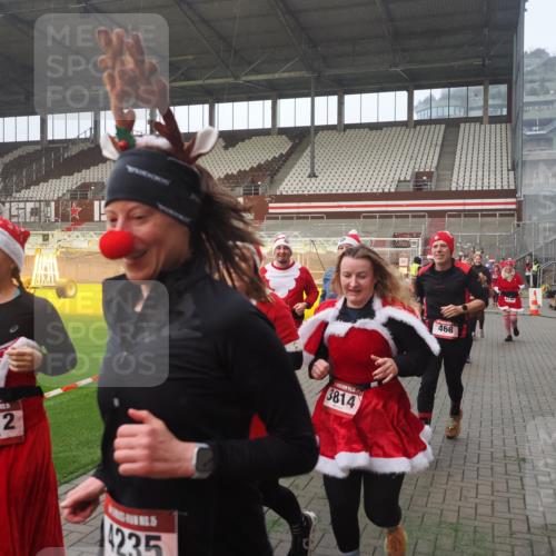 07.12.2025 - St. Pauli X-Mass-Run No. 15 Fabian Wolf http://msf.ph/oto/9371116 07.12.2025 10:06:05 Ziel 127, 148, 180, 424, 468, 676, 805, 834, 967, 969, 1788, 2756, 2757, 2894, 2968, 3093, 3172, 3196, 3812, 3814, 3857, 3859, 3877, 4235, 4236, 4237, 4246, 4251 meine-sportfotos.de