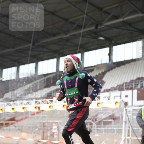 07.12.2025 - St. Pauli X-Mass-Run No. 15 Patografie http://msf.ph/oto/9371117 07.12.2025 11:40:24 Ziel 1756, 2144, 2713, 3554, 3824, 3825, 3850 meine-sportfotos.de