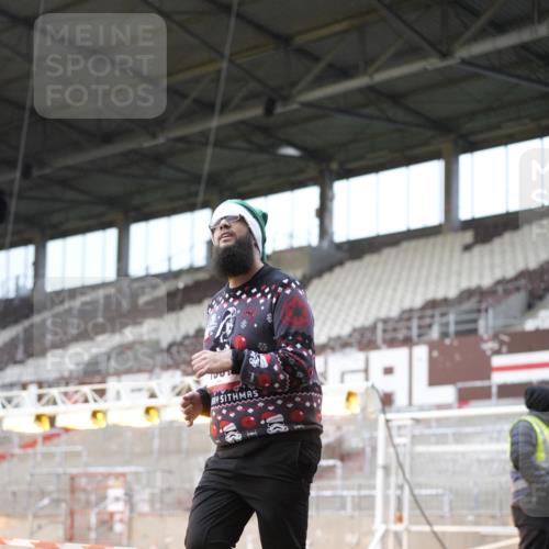 07.12.2025 - St. Pauli X-Mass-Run No. 15 Patografie http://msf.ph/oto/9371124 07.12.2025 11:40:31 Ziel 52, 1061, 1756, 2144, 2416, 2417, 2713, 3554, 3824, 3825, 3850 meine-sportfotos.de