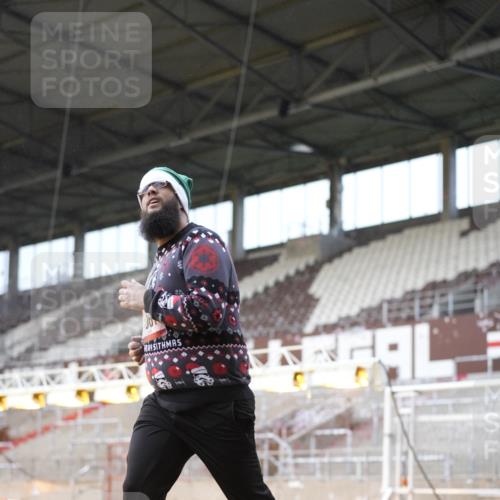 07.12.2025 - St. Pauli X-Mass-Run No. 15 Patografie http://msf.ph/oto/9371126 07.12.2025 11:40:31 Ziel 52, 1061, 1756, 2144, 2416, 2417, 2713, 3554, 3824, 3825, 3850 meine-sportfotos.de