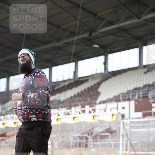 07.12.2025 - St. Pauli X-Mass-Run No. 15 Patografie http://msf.ph/oto/9371128 07.12.2025 11:40:31 Ziel 52, 1061, 1756, 2144, 2416, 2417, 2713, 3554, 3824, 3825, 3850 meine-sportfotos.de