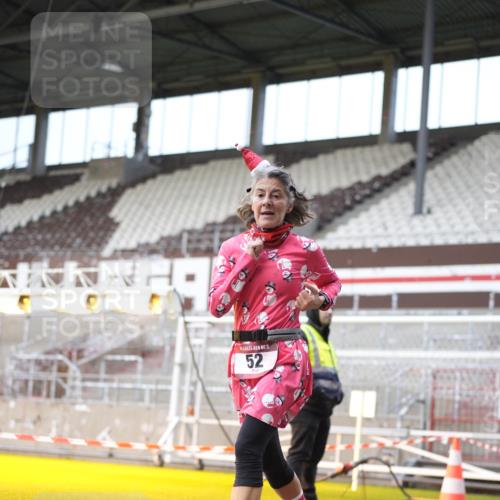 07.12.2025 - St. Pauli X-Mass-Run No. 15 Patografie http://msf.ph/oto/9371130 07.12.2025 11:40:36 Ziel 52, 726, 727, 1061, 1756, 2199, 2416, 2417, 2865, 3850 meine-sportfotos.de