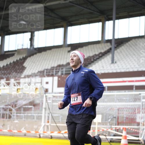 07.12.2025 - St. Pauli X-Mass-Run No. 15 Patografie http://msf.ph/oto/9371134 07.12.2025 11:40:38 Ziel 52, 726, 727, 1061, 1277, 2199, 2416, 2417, 2865, 2976, 3850 meine-sportfotos.de