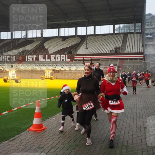 07.12.2025 - St. Pauli X-Mass-Run No. 15 Fabian Wolf http://msf.ph/oto/9371158 07.12.2025 10:06:09 Ziel 127, 148, 180, 424, 468, 676, 805, 834, 893, 967, 969, 1119, 1788, 1937, 2756, 2757, 2894, 2968, 3093, 3172, 3196, 3812, 3814, 3857, 3859, 4235, 4236, 4237, 4246, 4251, 4657, 4665, 4670, 4676, 4736, 4739 meine-sportfotos.de