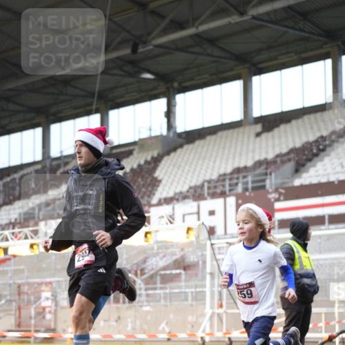 07.12.2025 - St. Pauli X-Mass-Run No. 15 Patografie http://msf.ph/oto/9371172 07.12.2025 11:40:50 Ziel 52, 726, 727, 1277, 2199, 2292, 2294, 2425, 2865, 2947, 2976, 3259, 3592, 3619, 3912, 4608 meine-sportfotos.de