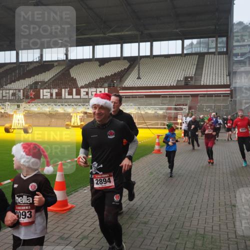 07.12.2025 - St. Pauli X-Mass-Run No. 15 Fabian Wolf http://msf.ph/oto/9371173 07.12.2025 10:06:10 Ziel 127, 148, 180, 424, 468, 676, 805, 834, 893, 967, 969, 1119, 1788, 1937, 2756, 2757, 2894, 2968, 3093, 3172, 3196, 3812, 3814, 3857, 3859, 4235, 4236, 4237, 4246, 4251, 4657, 4665, 4670, 4676, 4677, 4736, 4739 meine-sportfotos.de