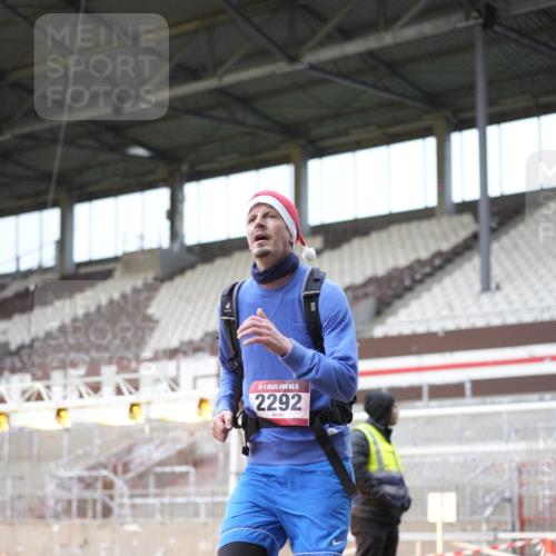 07.12.2025 - St. Pauli X-Mass-Run No. 15 Patografie http://msf.ph/oto/9371174 07.12.2025 11:40:51 Ziel 726, 727, 1277, 2199, 2292, 2294, 2425, 2865, 2947, 2976, 3259, 3592, 3619, 3912, 4608 meine-sportfotos.de