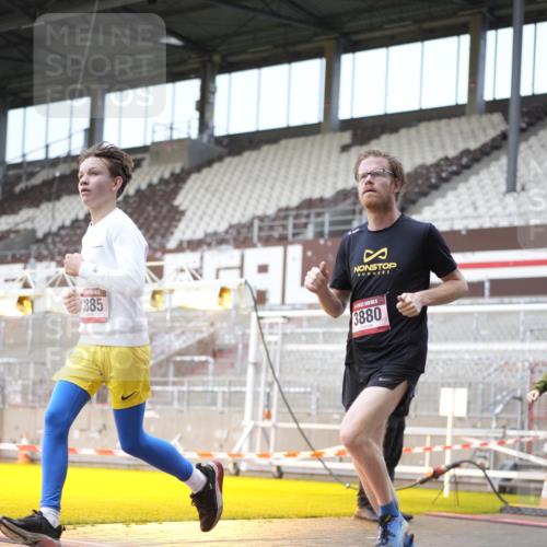 07.12.2025 - St. Pauli X-Mass-Run No. 15 Patografie http://msf.ph/oto/9371185 07.12.2025 11:40:59 Ziel 2292, 2294, 2425, 2708, 2710, 2947, 3259, 3592, 3619, 3880, 3885, 3912, 4608 meine-sportfotos.de