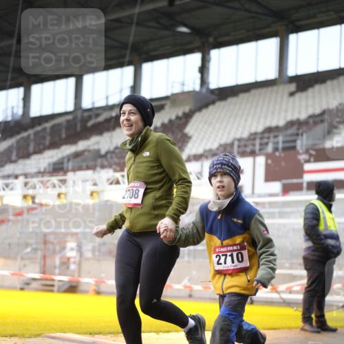 07.12.2025 - St. Pauli X-Mass-Run No. 15 Patografie http://msf.ph/oto/9371186 07.12.2025 11:41:01 Ziel 2292, 2294, 2425, 2708, 2710, 2947, 3259, 3619, 3748, 3880, 3885, 3912 meine-sportfotos.de