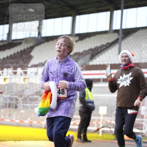 07.12.2025 - St. Pauli X-Mass-Run No. 15 Patografie http://msf.ph/oto/9371192 07.12.2025 11:41:07 Ziel 2708, 2710, 3747, 3748, 3880, 3885, 3912 meine-sportfotos.de