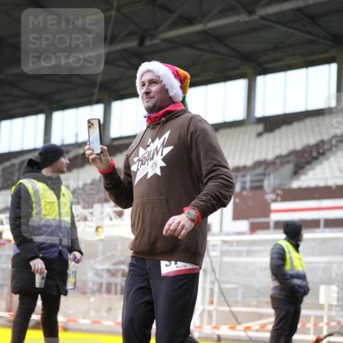 07.12.2025 - St. Pauli X-Mass-Run No. 15 Patografie http://msf.ph/oto/9371196 07.12.2025 11:41:07 Ziel 2708, 2710, 3747, 3748, 3880, 3885, 3912 meine-sportfotos.de