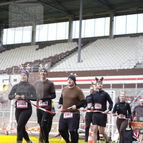 07.12.2025 - St. Pauli X-Mass-Run No. 15 Patografie http://msf.ph/oto/9371200 07.12.2025 11:41:16 Ziel 2465, 2466, 2470, 2471, 2476, 2479, 2491, 3153, 3204, 3505, 3747, 3748 meine-sportfotos.de