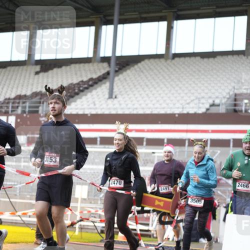 07.12.2025 - St. Pauli X-Mass-Run No. 15 Patografie http://msf.ph/oto/9371202 07.12.2025 11:41:17 Ziel 2465, 2466, 2470, 2471, 2476, 2479, 2491, 3153, 3204, 3505, 3532, 3747, 3748 meine-sportfotos.de