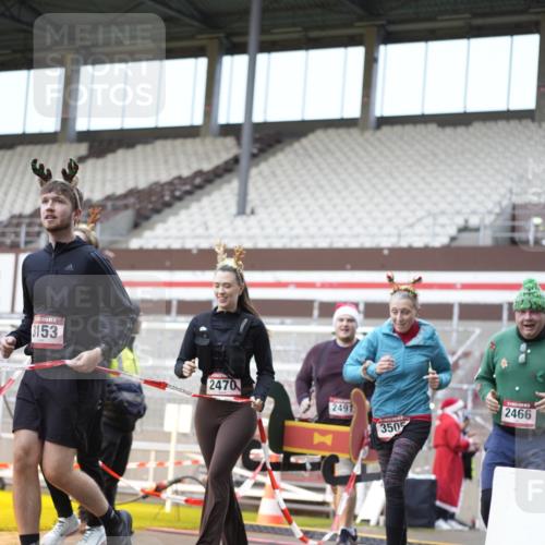 07.12.2025 - St. Pauli X-Mass-Run No. 15 Patografie http://msf.ph/oto/9371206 07.12.2025 11:41:17 Ziel 2465, 2466, 2470, 2471, 2476, 2479, 2491, 3153, 3204, 3505, 3532, 3747, 3748 meine-sportfotos.de