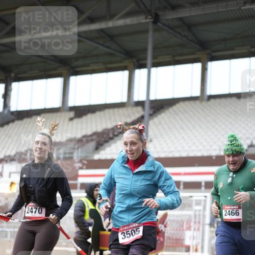 07.12.2025 - St. Pauli X-Mass-Run No. 15 Patografie http://msf.ph/oto/9371210 07.12.2025 11:41:18 Ziel 2465, 2466, 2470, 2471, 2476, 2479, 2491, 3153, 3204, 3505, 3532, 3747, 3748 meine-sportfotos.de