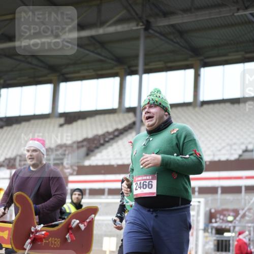 07.12.2025 - St. Pauli X-Mass-Run No. 15 Patografie http://msf.ph/oto/9371213 07.12.2025 11:41:19 Ziel 2465, 2466, 2470, 2471, 2476, 2479, 2491, 3153, 3204, 3505, 3532, 3747, 3748 meine-sportfotos.de