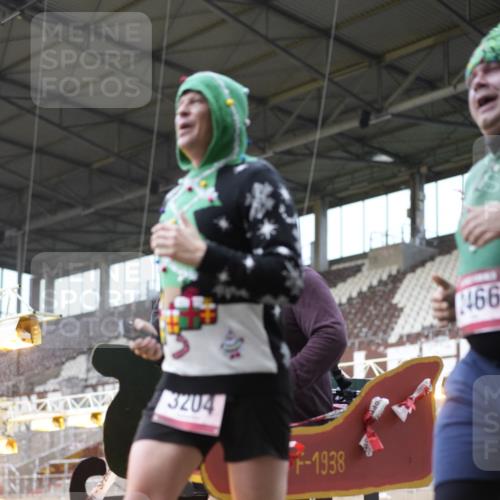 07.12.2025 - St. Pauli X-Mass-Run No. 15 Patografie http://msf.ph/oto/9371215 07.12.2025 11:41:20 Ziel 2465, 2466, 2470, 2471, 2476, 2479, 2491, 3153, 3204, 3393, 3505, 3532, 3747, 3748 meine-sportfotos.de