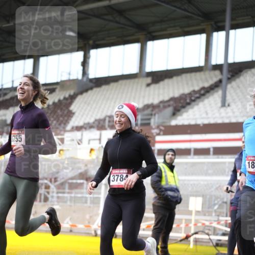 07.12.2025 - St. Pauli X-Mass-Run No. 15 Patografie http://msf.ph/oto/9371225 07.12.2025 11:41:29 Ziel 1801, 2465, 2466, 2470, 2471, 2476, 2479, 2491, 3153, 3204, 3393, 3505, 3532, 3732, 3755, 3757, 3764, 3784 meine-sportfotos.de