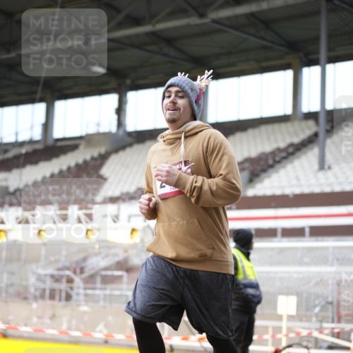 07.12.2025 - St. Pauli X-Mass-Run No. 15 Patografie http://msf.ph/oto/9371249 07.12.2025 11:41:41 Ziel 1801, 2231, 2435, 3222, 3479, 3555, 3718, 3732, 3755, 3757, 3764, 3784 meine-sportfotos.de