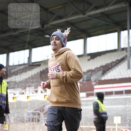 07.12.2025 - St. Pauli X-Mass-Run No. 15 Patografie http://msf.ph/oto/9371251 07.12.2025 11:41:41 Ziel 1801, 2231, 2435, 3222, 3479, 3555, 3718, 3732, 3755, 3757, 3764, 3784 meine-sportfotos.de
