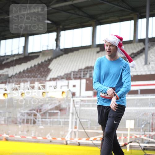 07.12.2025 - St. Pauli X-Mass-Run No. 15 Patografie http://msf.ph/oto/9371252 07.12.2025 11:41:46 Ziel 15, 2231, 2435, 3222, 3479, 3555, 3718 meine-sportfotos.de