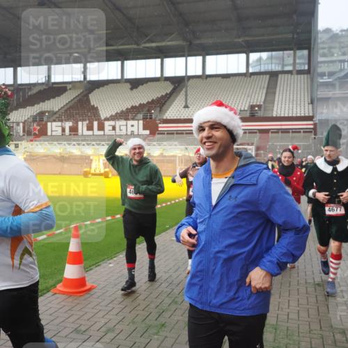 07.12.2025 - St. Pauli X-Mass-Run No. 15 Fabian Wolf http://msf.ph/oto/9371253 07.12.2025 10:06:18 Ziel 34, 127, 148, 187, 468, 893, 967, 969, 1119, 1788, 1832, 1937, 1946, 2894, 2968, 3093, 3196, 4246, 4251, 4657, 4665, 4670, 4672, 4676, 4677, 4736, 4739 meine-sportfotos.de
