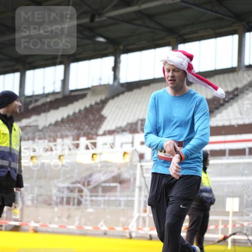 07.12.2025 - St. Pauli X-Mass-Run No. 15 Patografie http://msf.ph/oto/9371254 07.12.2025 11:41:46 Ziel 15, 2231, 2435, 3222, 3479, 3555, 3718 meine-sportfotos.de