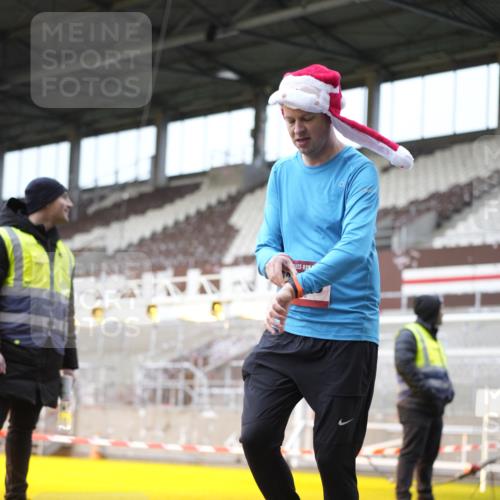 07.12.2025 - St. Pauli X-Mass-Run No. 15 Patografie http://msf.ph/oto/9371256 07.12.2025 11:41:46 Ziel 15, 2231, 2435, 3222, 3479, 3555, 3718 meine-sportfotos.de