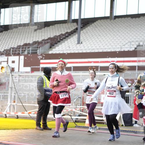 07.12.2025 - St. Pauli X-Mass-Run No. 15 Patografie http://msf.ph/oto/9371270 07.12.2025 11:41:58 Ziel 15, 462, 465, 1834, 2291, 3717, 3718, 3922, 3923, 4605 meine-sportfotos.de
