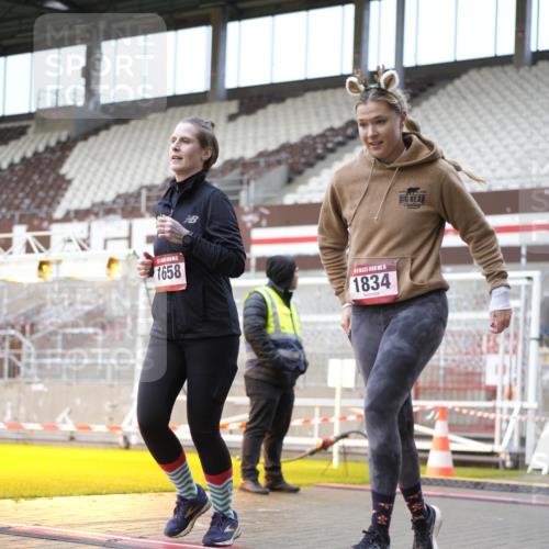 07.12.2025 - St. Pauli X-Mass-Run No. 15 Patografie http://msf.ph/oto/9371281 07.12.2025 11:42:03 Ziel 15, 462, 465, 1834, 2291, 3717, 3810, 3903, 3922, 3923, 4605 meine-sportfotos.de