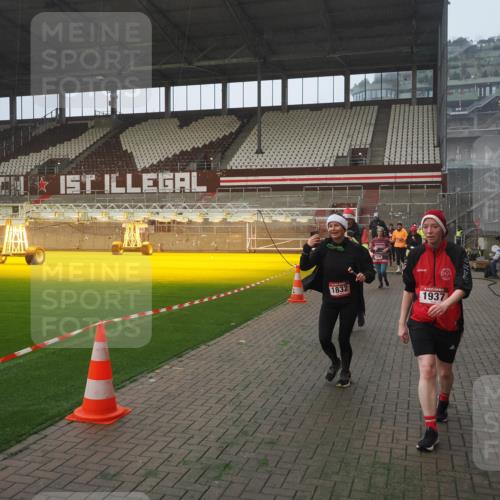 07.12.2025 - St. Pauli X-Mass-Run No. 15 Fabian Wolf http://msf.ph/oto/9371282 07.12.2025 10:06:22 Ziel 34, 127, 187, 893, 967, 969, 1119, 1369, 1479, 1480, 1832, 1937, 1946, 3534, 3535, 3536, 3537, 4657, 4665, 4670, 4672, 4676, 4677, 4736, 4739 meine-sportfotos.de