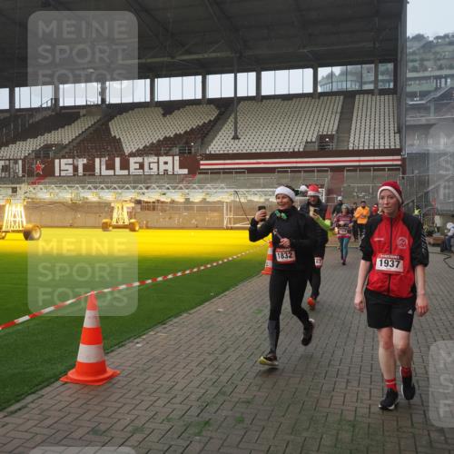 07.12.2025 - St. Pauli X-Mass-Run No. 15 Fabian Wolf http://msf.ph/oto/9371284 07.12.2025 10:06:22 Ziel 34, 127, 187, 893, 967, 969, 1119, 1369, 1479, 1480, 1832, 1937, 1946, 3534, 3535, 3536, 3537, 4657, 4665, 4670, 4672, 4676, 4677, 4736, 4739 meine-sportfotos.de