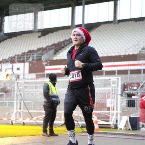 07.12.2025 - St. Pauli X-Mass-Run No. 15 Patografie http://msf.ph/oto/9371287 07.12.2025 11:42:04 Ziel 15, 462, 465, 1834, 2291, 3717, 3810, 3903, 3905, 3906, 3908, 3922, 3923, 4605 meine-sportfotos.de