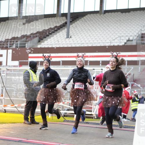 07.12.2025 - St. Pauli X-Mass-Run No. 15 Patografie http://msf.ph/oto/9371290 07.12.2025 11:42:08 Ziel 462, 465, 1834, 2291, 3810, 3903, 3905, 3906, 3908, 3922, 3923, 4605, 4614 meine-sportfotos.de