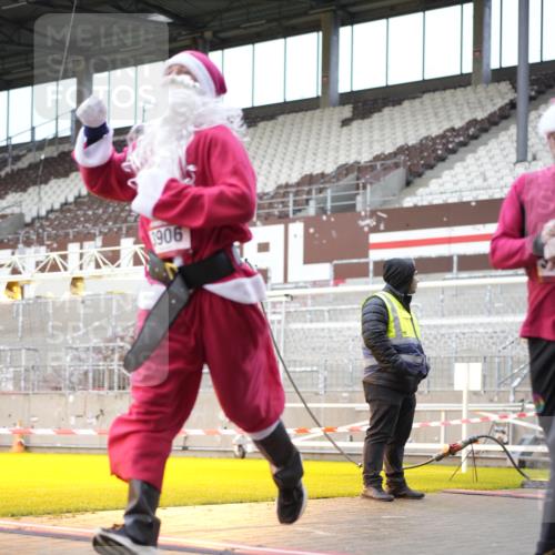07.12.2025 - St. Pauli X-Mass-Run No. 15 Patografie http://msf.ph/oto/9371294 07.12.2025 11:42:10 Ziel 462, 465, 1834, 2291, 3810, 3903, 3905, 3906, 3908, 3922, 4605, 4614 meine-sportfotos.de