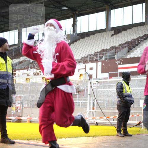 07.12.2025 - St. Pauli X-Mass-Run No. 15 Patografie http://msf.ph/oto/9371296 07.12.2025 11:42:10 Ziel 462, 465, 1834, 2291, 3810, 3903, 3905, 3906, 3908, 3922, 4605, 4614 meine-sportfotos.de