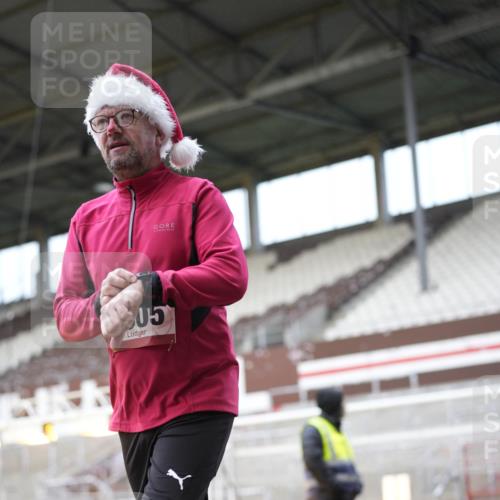 07.12.2025 - St. Pauli X-Mass-Run No. 15 Patografie http://msf.ph/oto/9371298 07.12.2025 11:42:10 Ziel 462, 465, 1834, 2291, 3810, 3903, 3905, 3906, 3908, 3922, 4605, 4614 meine-sportfotos.de