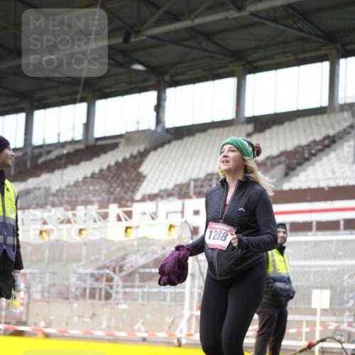 07.12.2025 - St. Pauli X-Mass-Run No. 15 Patografie http://msf.ph/oto/9371304 07.12.2025 11:42:18 Ziel 1288, 3810, 3903, 3905, 3906, 3908, 4600, 4606, 4614 meine-sportfotos.de